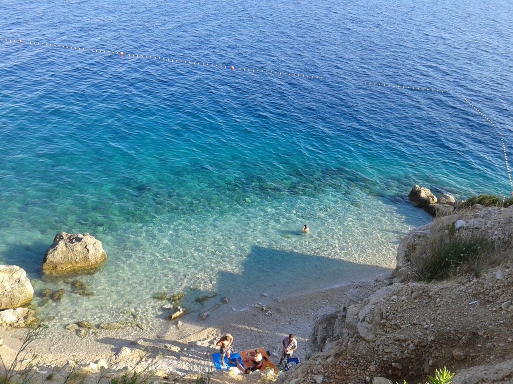 Suzana * Omis